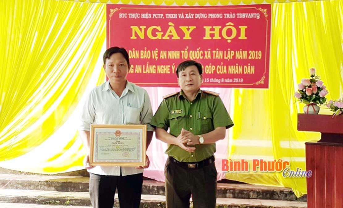 Đồng Ph&uacute; s&ocirc;i nổi Ng&agrave;y hội to&agrave;n d&acirc;n bảo vệ an ninh Tổ quốc