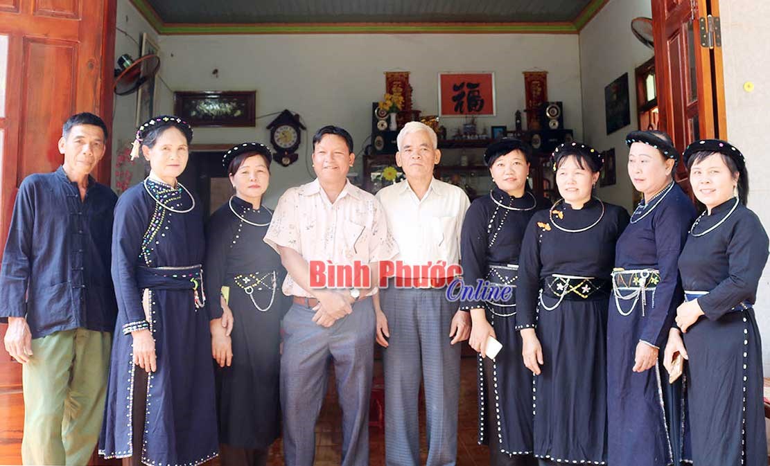 G&igrave;n giữ v&agrave; ph&aacute;t huy nghệ thuật h&aacute;t then, đ&agrave;n t&iacute;nh