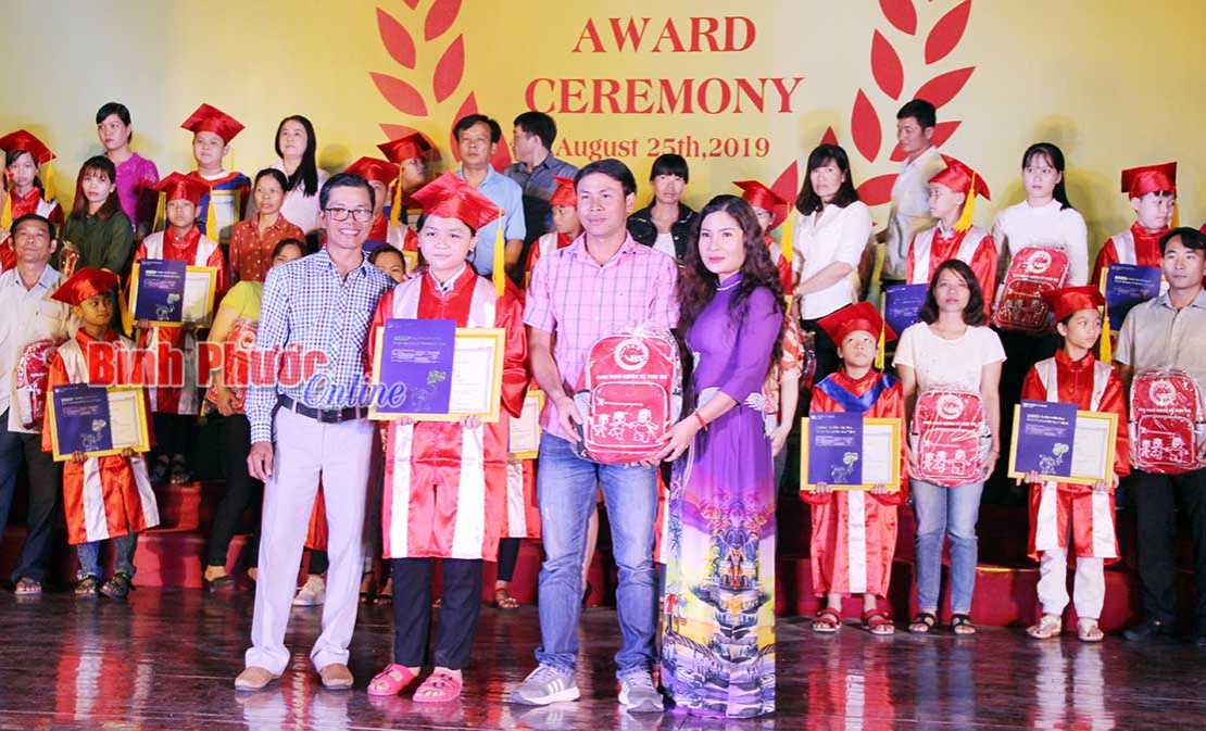 133 học viên nhận chứng chỉ Cambridge