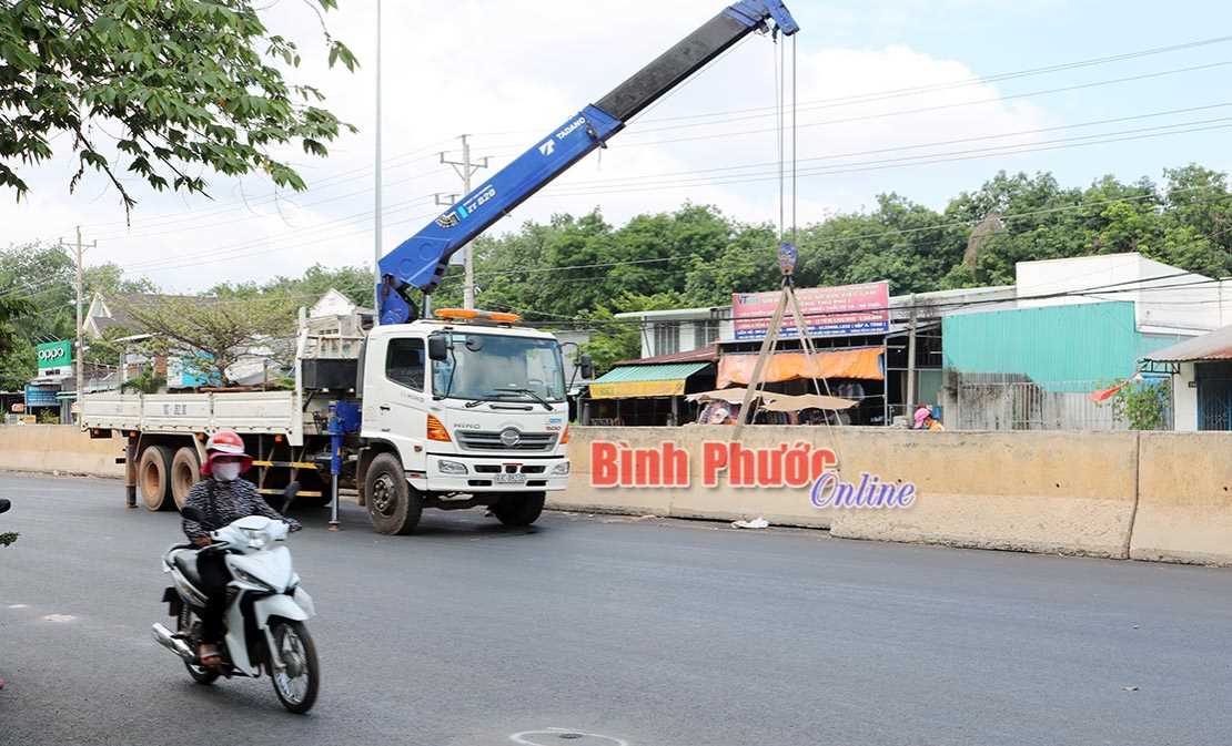 Cần thêm dải phân cách có chiều cao tối đa trên QL13