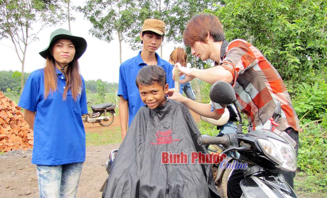 Vận động hỗ trợ trẻ em x&atilde; đặc biệt kh&oacute; khăn v&ugrave;ng DTTS v&agrave; miền n&uacute;i