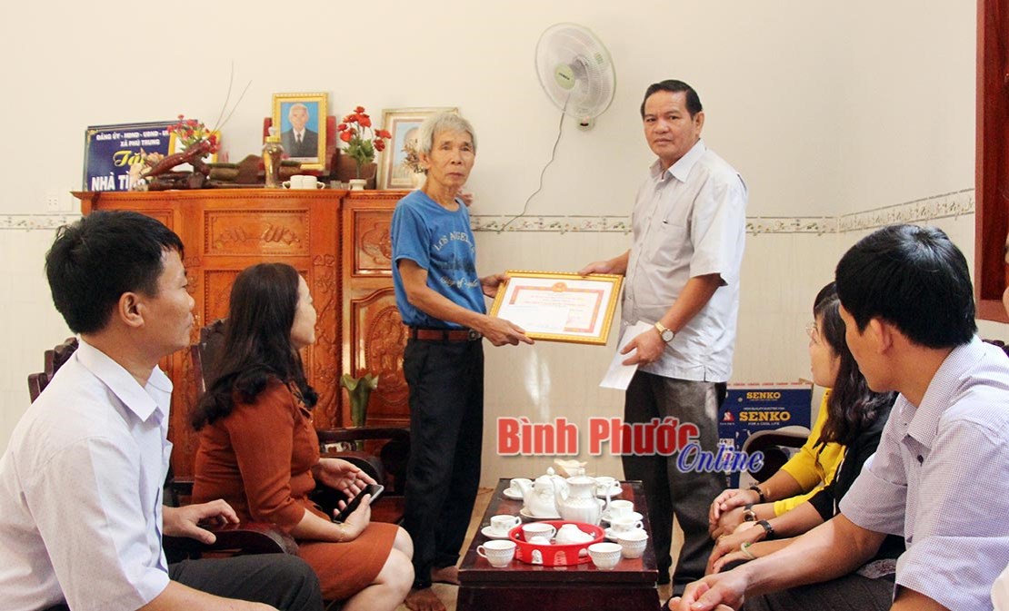 Chăm lo tốt đời sống người c&oacute; c&ocirc;ng