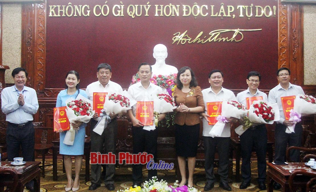 Trao quyết định bổ nhiệm, bổ nhiệm lại cho 6 c&aacute;n bộ