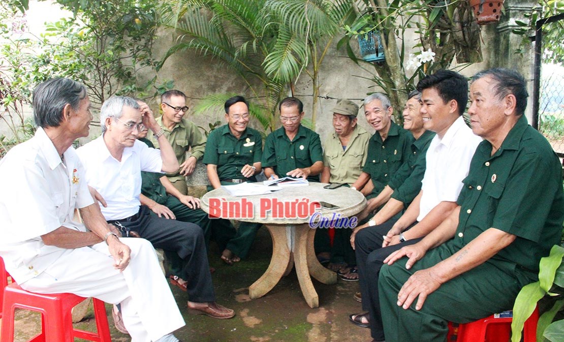 CCB Phước Long thi đua gương mẫu