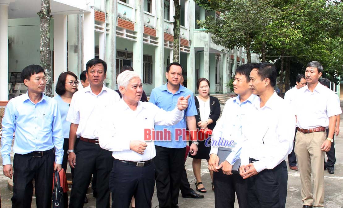 Nghi&ecirc;m cấm lạm thu trong trường học