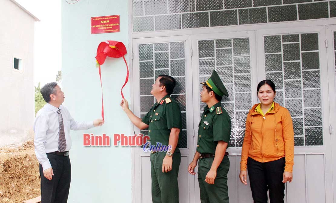 Khánh thành, bàn giao 5 nhà điểm dân cư liền kề chốt dân quân biên giới