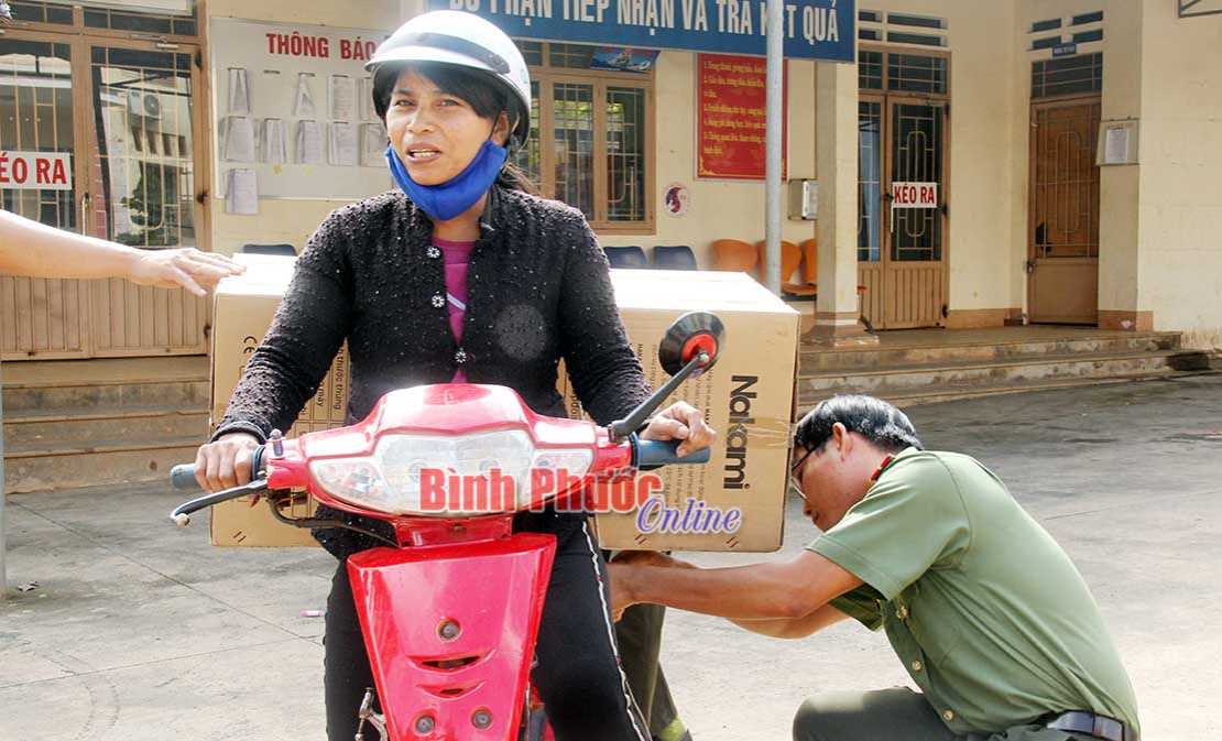 Chịu kh&oacute; lao động để cải thiện kinh tế