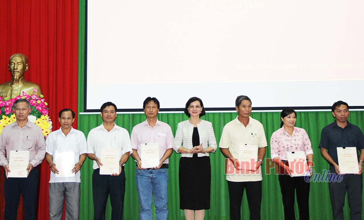 127 học vi&ecirc;n ho&agrave;n th&agrave;nh lớp bồi dưỡng c&aacute;n bộ quy hoạch b&iacute; thư, ph&oacute; b&iacute; thư