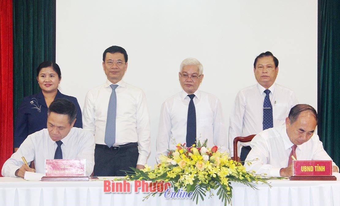 Bộ trưởng Nguyễn Mạnh H&ugrave;ng thăm v&agrave; l&agrave;m việc tại tỉnh:&nbsp;Tăng cường quảng b&aacute; đưa h&igrave;nh ảnh B&igrave;nh Phước vươn ra thế giới