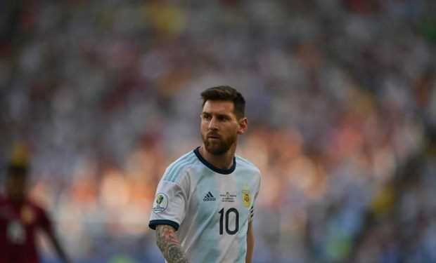 Messi tức giận không lên nhận huy chương cùng tuyển Argentina
