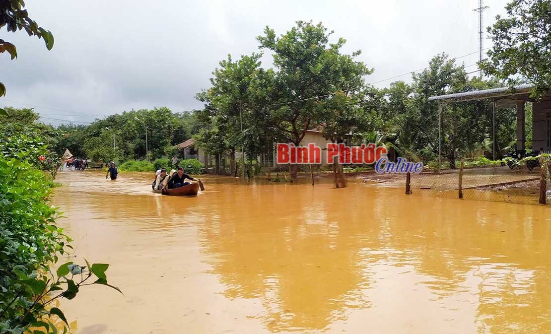Mưa lũ trên địa bàn huyện Bù Đăng tiếp tục diễn biến phức tạp