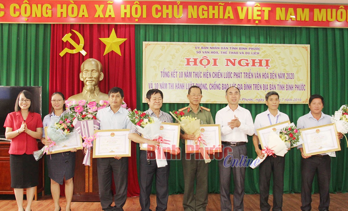 Ngăn chặn, loại trừ c&aacute;c ti&ecirc;u cực, tệ nạn x&atilde; hội