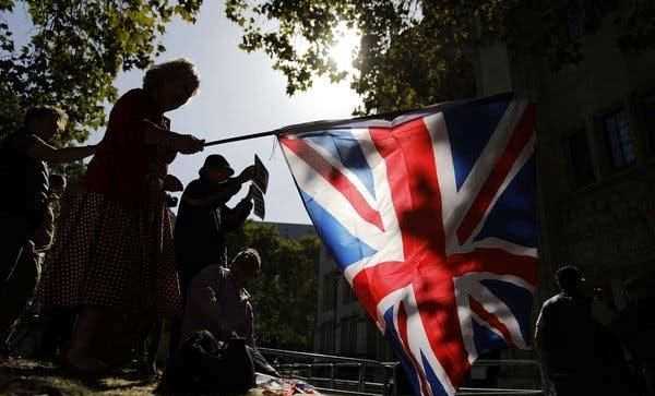 Anh chuyển văn bản ý tưởng thay thế điều khoản chốt chặn tới EC