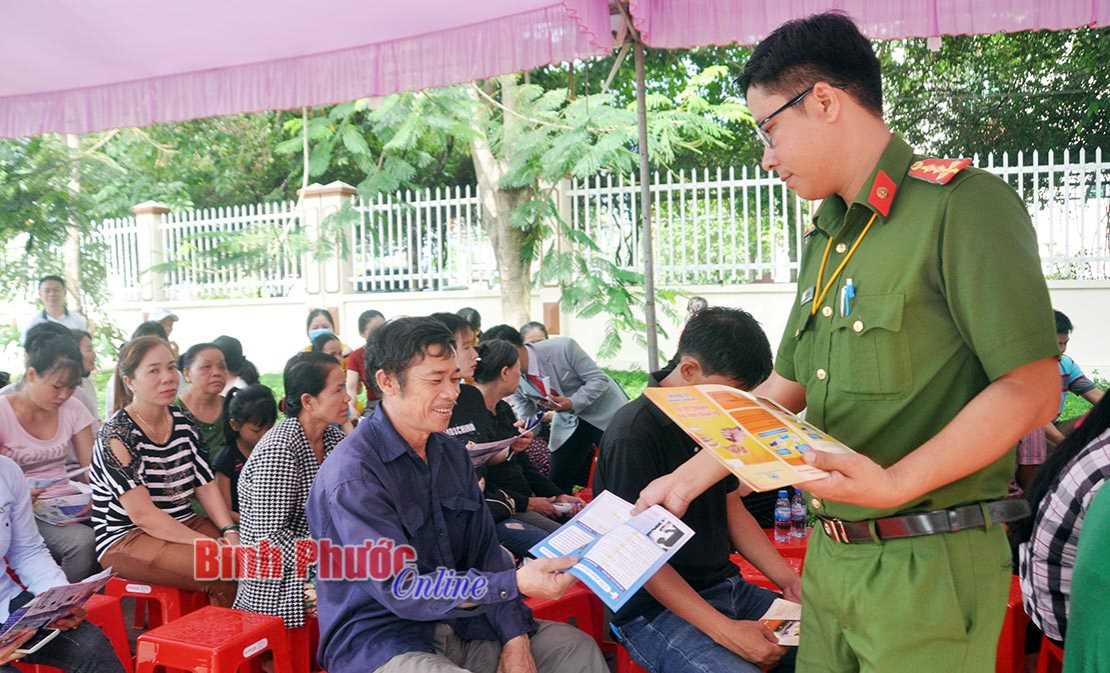 Phổ biến ph&aacute;p luật cho c&ocirc;ng nh&acirc;n, người lao động KCN Bắc Đồng Ph&uacute;