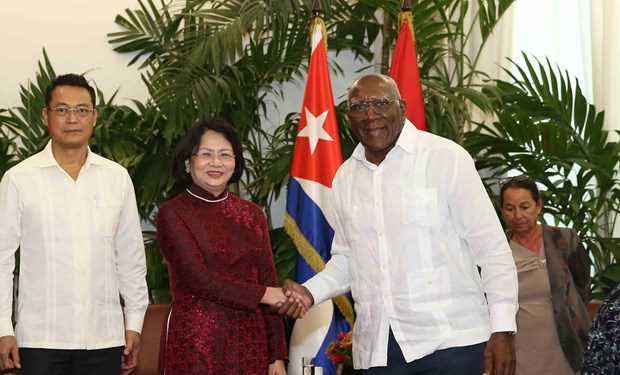 Ph&oacute; Chủ tịch nước Đặng Thị Ngọc Thịnh hội đ&agrave;m với Ph&oacute; Chủ tịch Cuba