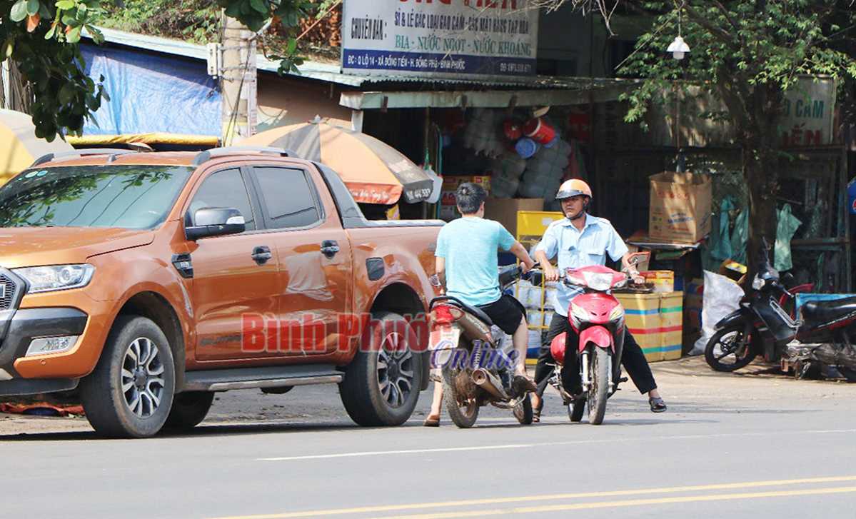 Ảnh phê bình: Vi phạm Luật Giao thông đường bộ