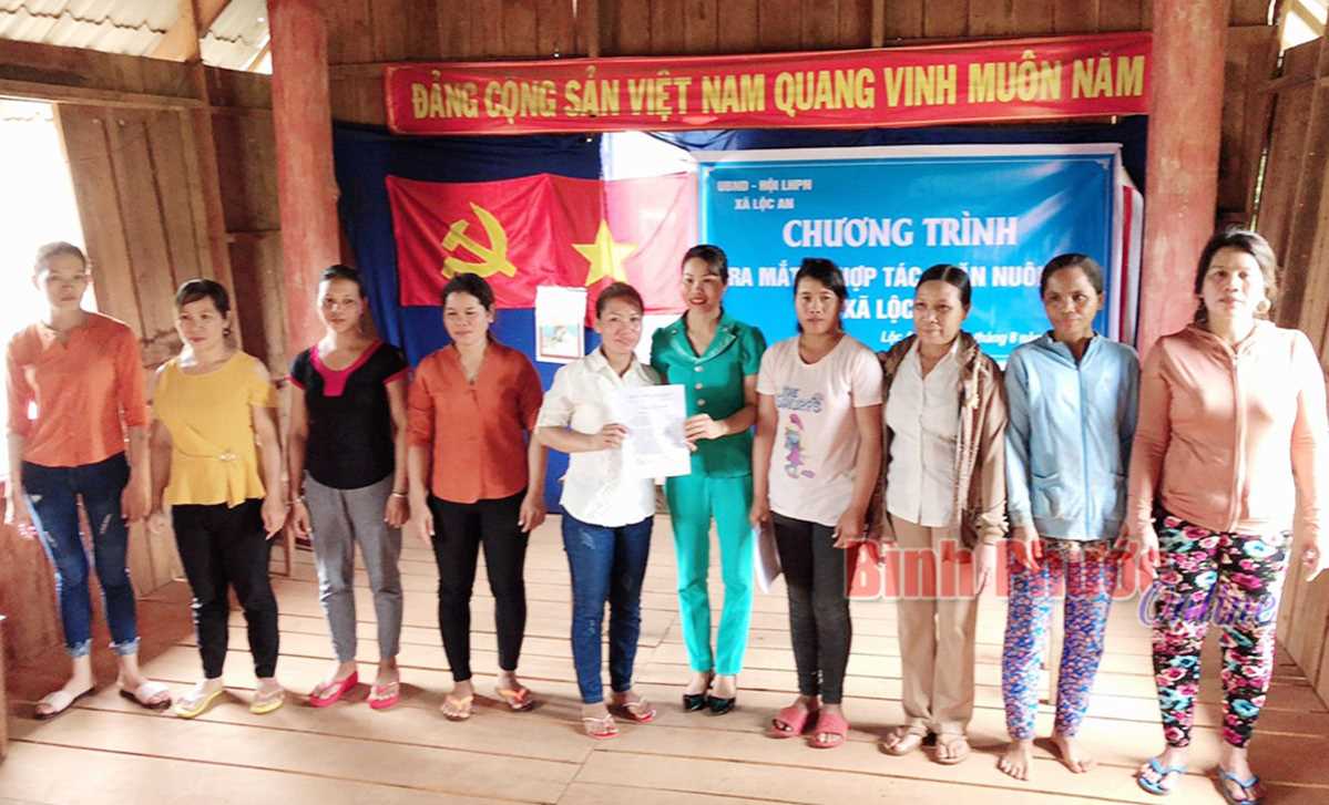 Phụ nữ Lộc Ninh liên kết sản xuất