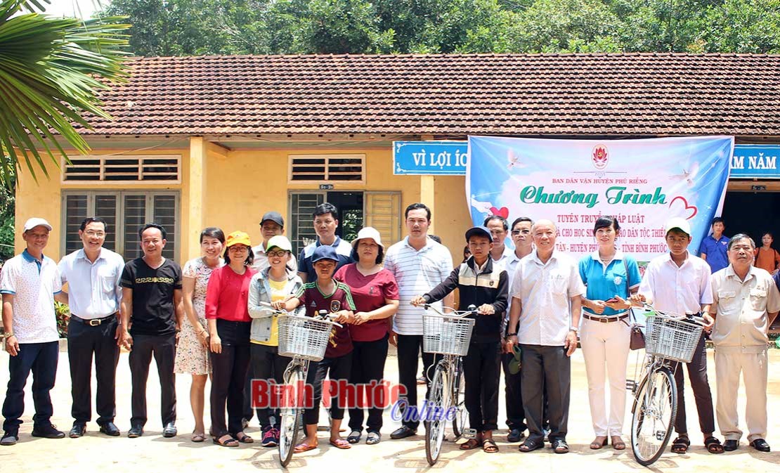 Phú Riềng chú trọng giảm nghèo vùng đồng bào DTTS