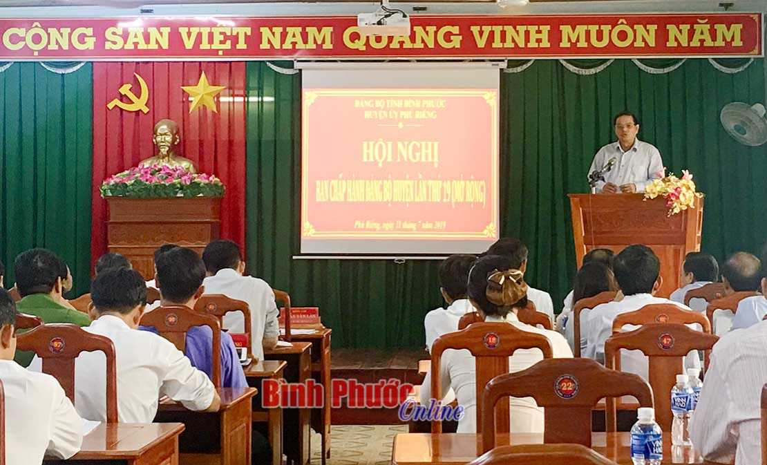 Huyện ủy Ph&uacute; Riềng qu&aacute;n triệt Chỉ thị 35 của Bộ Ch&iacute;nh trị