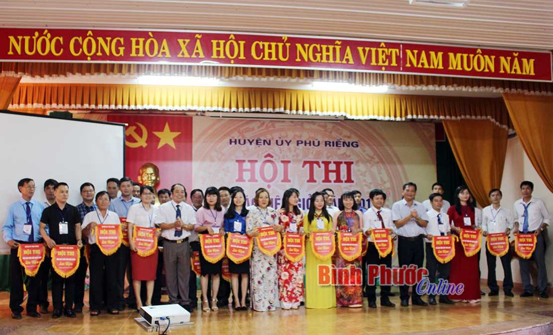 Hội thi b&aacute;o c&aacute;o vi&ecirc;n giỏi năm 2019 huyện Ph&uacute; Riềng
