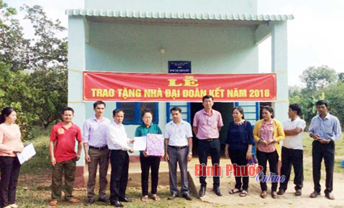 Phú Riềng phối hợp xây dựng 45 căn nhà cho hộ DTTS nghèo