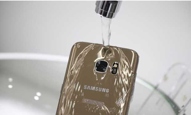 Samsung bị kiện ở Australia vì quảng cáo điện thoại Galaxy chống nước