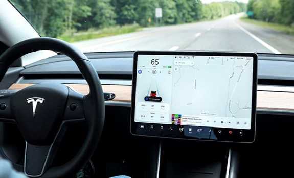 Cựu nhân viên Tesla thừa nhận tải mã nguồn xe tự lái lên mạng iCloud