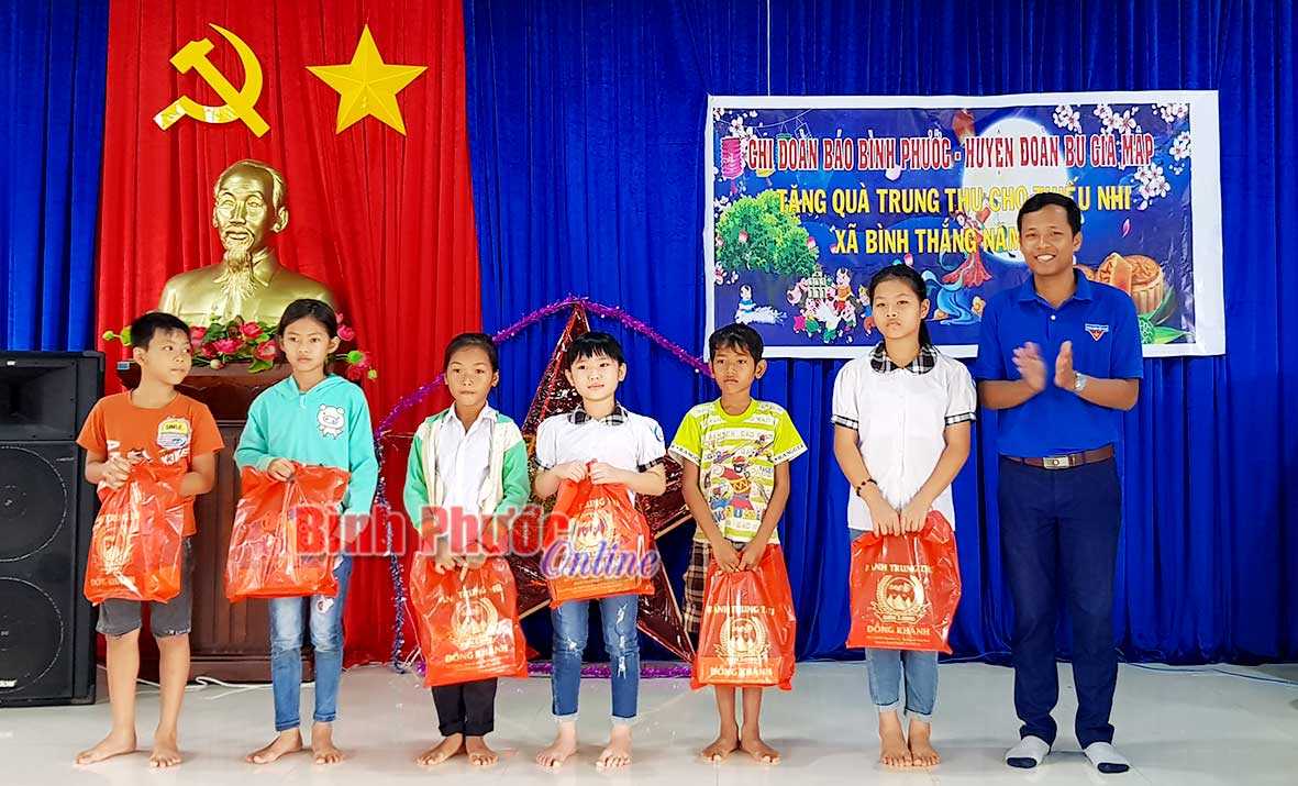 Điểu Thị H&acirc;n lần đầu biết b&aacute;nh trung thu