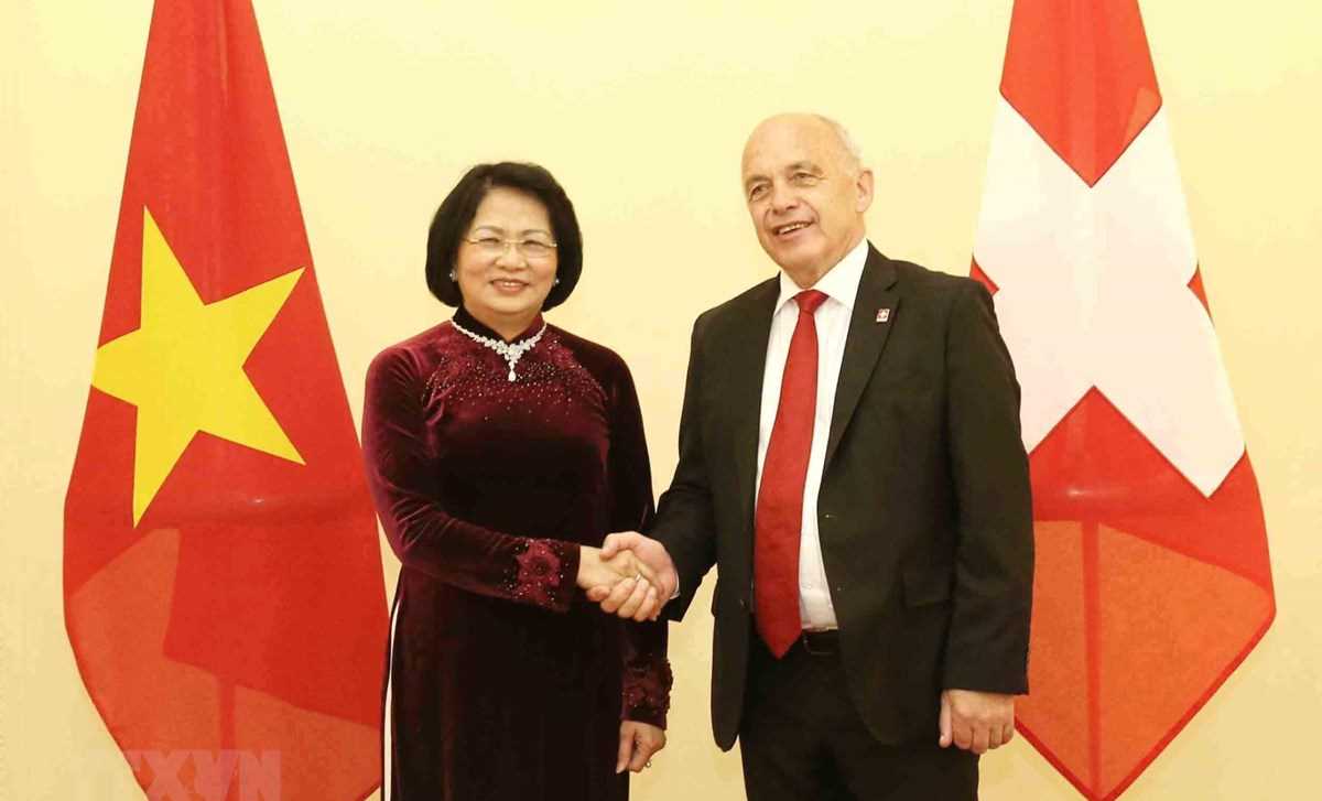 Tổng thống Thụy Sĩ đ&aacute;nh gi&aacute; cao th&agrave;nh tựu ph&aacute;t triển của Việt Nam