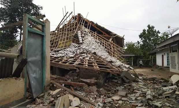Indonesia: Động đất cường độ 7,3 làm một số ngôi nhà bị phá hủy