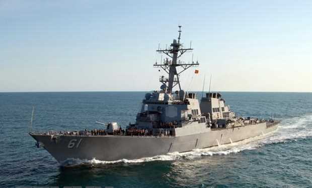 Tàu chiến Mỹ cập cảng Liban giữa lúc căng thẳng khu vực