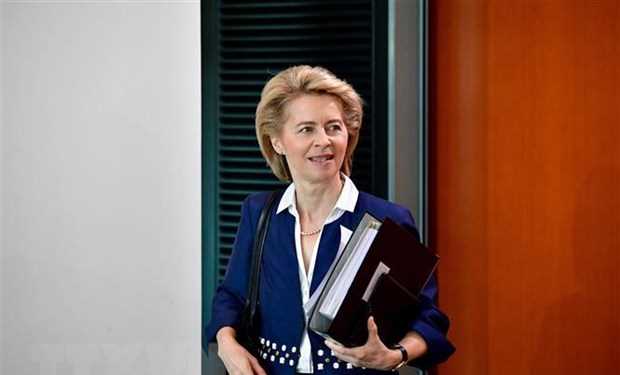 Ứng cử viên Chủ tịch EC von der Leyen từ chức Bộ trưởng Quốc phòng Đức