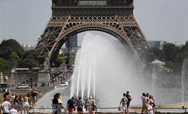 Nước Pháp đặt mức báo động cam về tình trạng nắng nóng