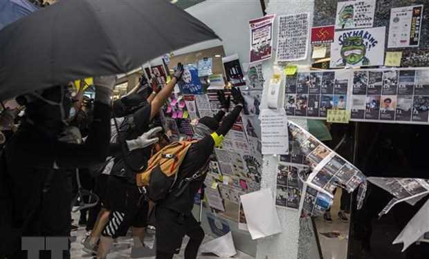 Cảnh sát Hong Kong dùng vòi rồng giải tán người biểu tình