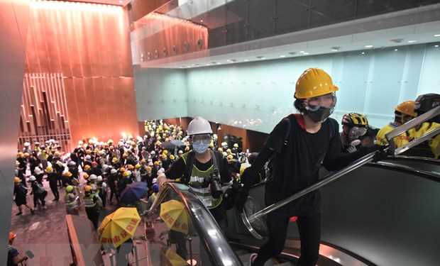 Chính quyền Hong Kong lên án người biểu tình hành động quá khích