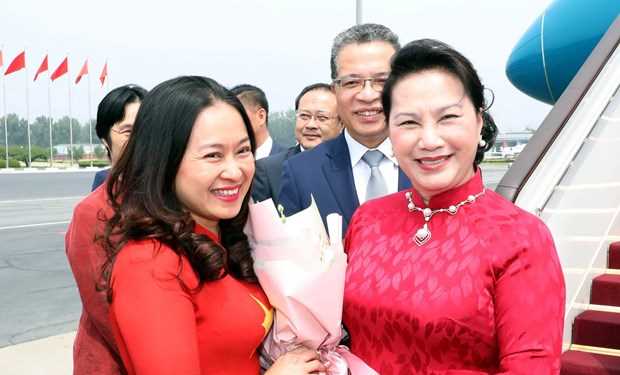 Chủ tịch Quốc hội đến Bắc Kinh, tiếp tục chuyến thăm Trung Quốc