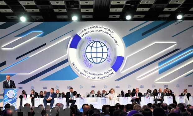 Đo&agrave;n Việt Nam tham dự Diễn đ&agrave;n &ldquo;Sự ph&aacute;t triển chế độ đại nghị&rdquo; tại Nga