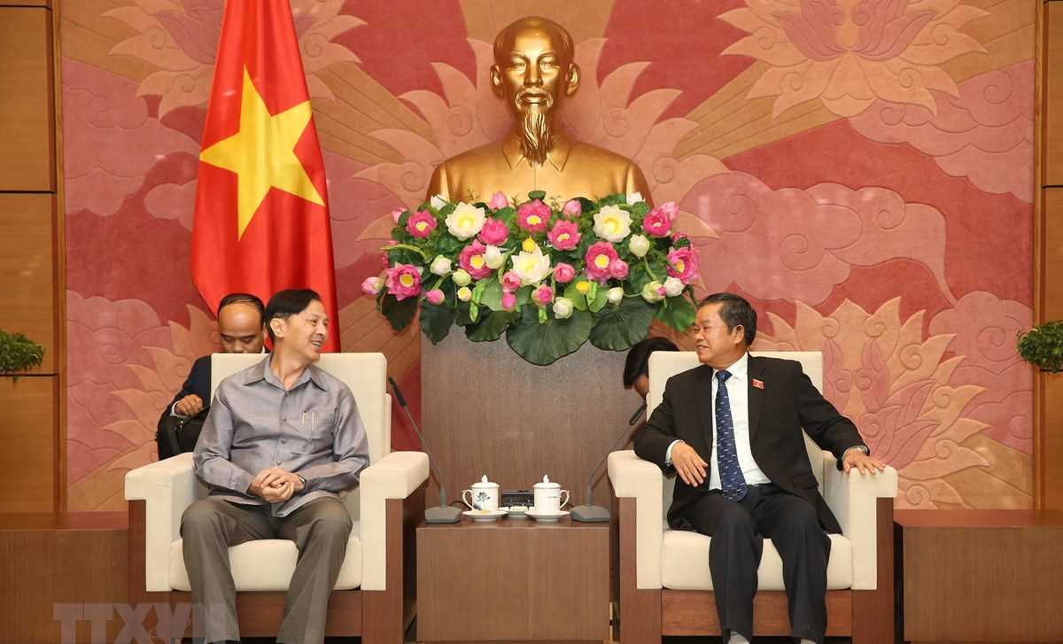 Ph&oacute; Chủ tịch Quốc hội tiếp Đo&agrave;n Viện Nghiện cứu ph&aacute;p luật Quốc hội L&agrave;o