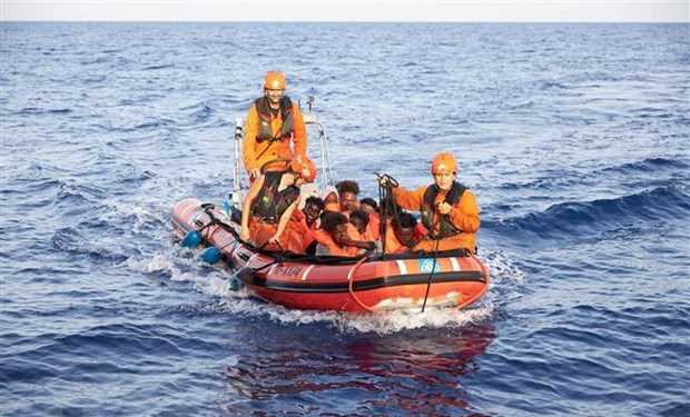 Italy từ chối tiếp nhận những người di cư được cứu trên biển