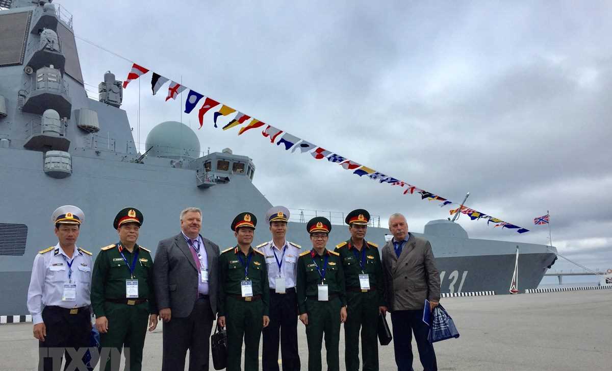 Đo&agrave;n Việt Nam tham dự Triển l&atilde;m Hải qu&acirc;n Quốc tế IMDS-2019