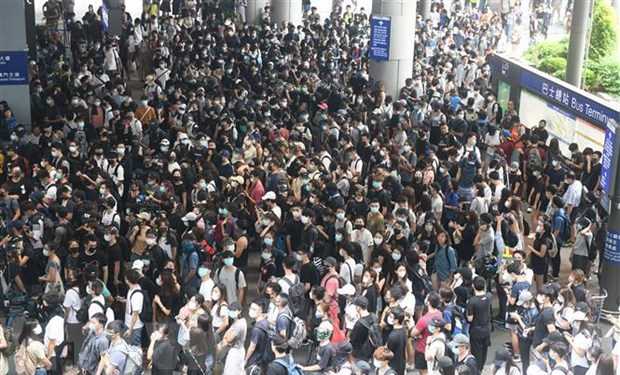 Cảnh sát Hong Kong sử dụng hơi cay để giải tán người biểu tình