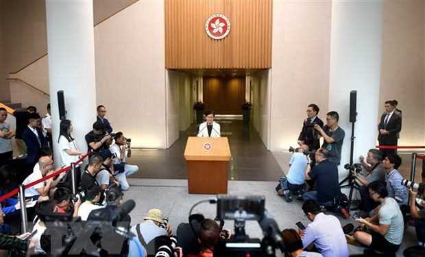 Trưởng Đặc khu Hong Kong mời các nghị sỹ tham gia đối thoại