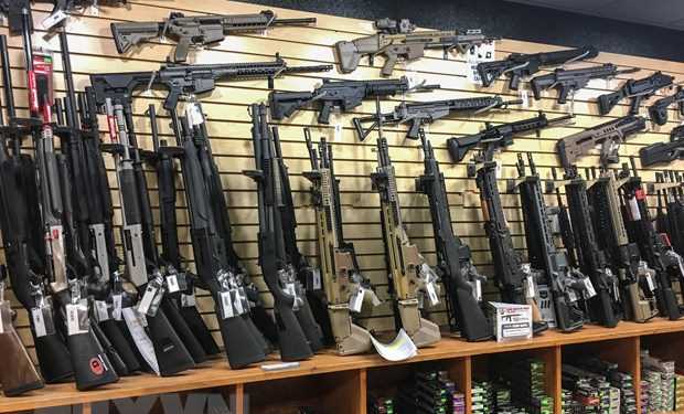 Đảng Dân chủ muốn dùng tiền xây tường biên giới để kiểm soát súng đạn