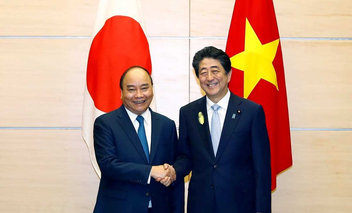 Thủ tướng Nguyễn Xu&acirc;n Ph&uacute;c hội đ&agrave;m với Thủ tướng Nhật Bản