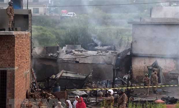 Rơi máy bay quân sự tại Pakistan: Tìm thấy thêm nhiều thi thể