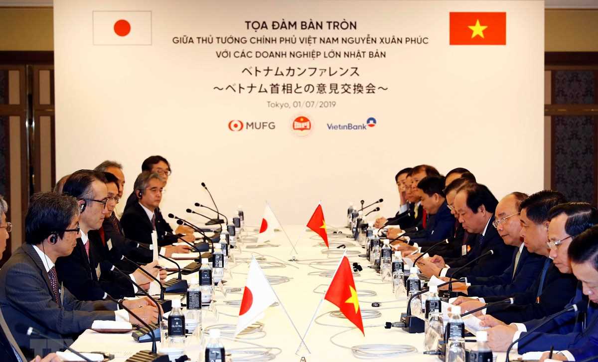 Thủ tướng tọa đ&agrave;m với l&atilde;nh đạo nhiều tập đo&agrave;n h&agrave;ng đầu của Nhật Bản