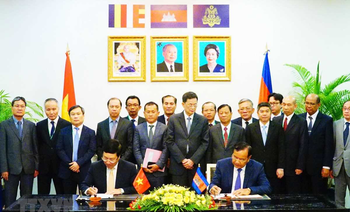 Việt Nam-Campuchia k&yacute; bi&ecirc;n bản định hướng hợp t&aacute;c 28 lĩnh vực