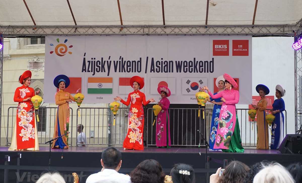 Đặc sắc văn h&oacute;a Việt Nam trong lễ hội Asian Weekend 2019 ở Slovakia