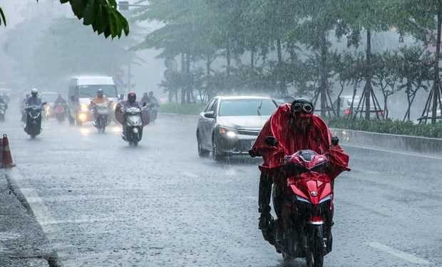 Bắc Bộ có mưa rào, xuất hiện áp thấp nhiệt đới gần Biển Đông