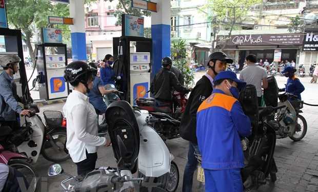 Sau hai lần giảm, giá xăng E5 RON92 còn 19.358 đồng mỗi lít